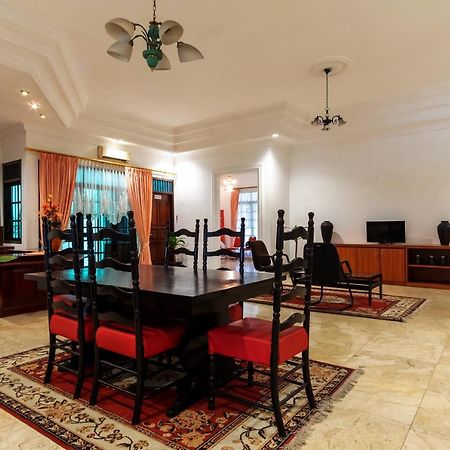 מלון מדאן Oyo Living 2843 Raz House Syariah מראה חיצוני תמונה