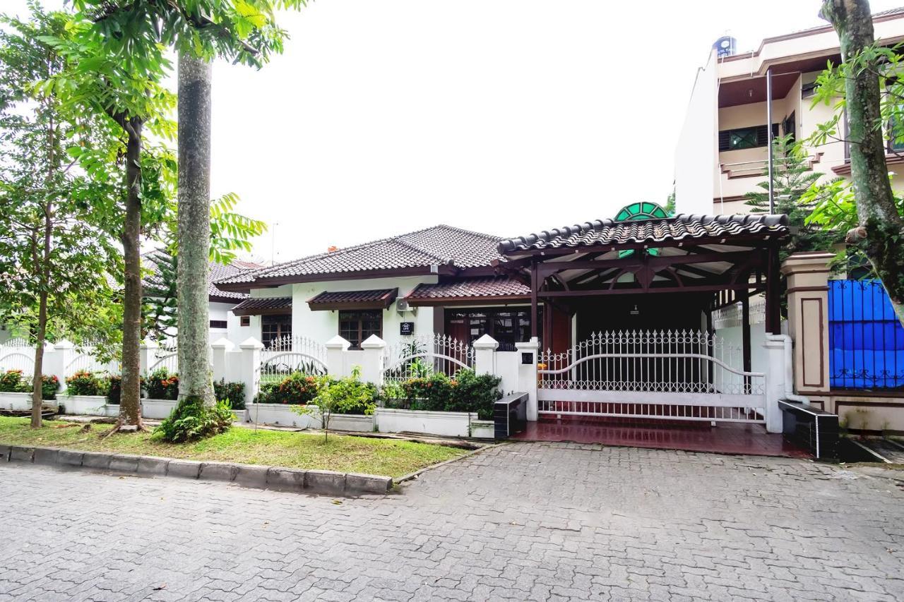 מלון מדאן Oyo Living 2843 Raz House Syariah מראה חיצוני תמונה