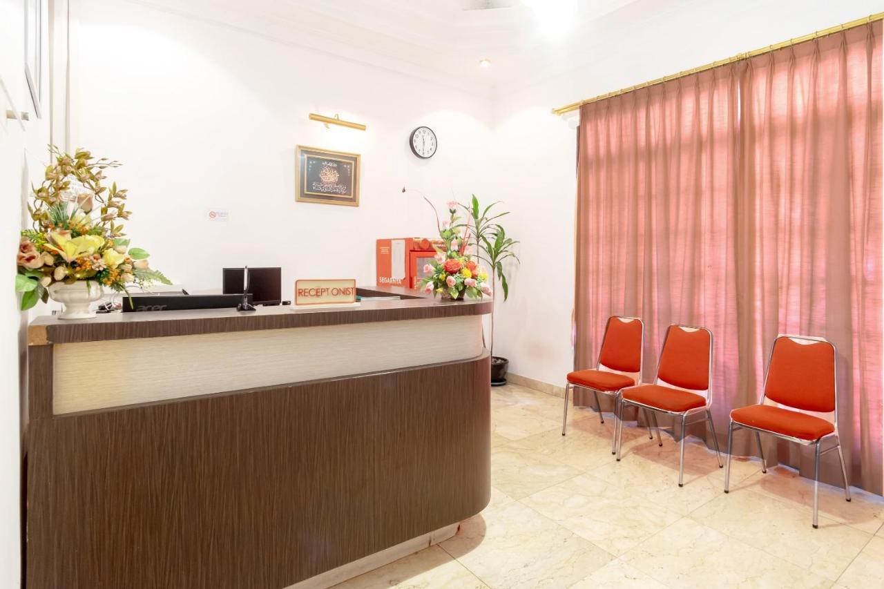 מלון מדאן Oyo Living 2843 Raz House Syariah מראה חיצוני תמונה