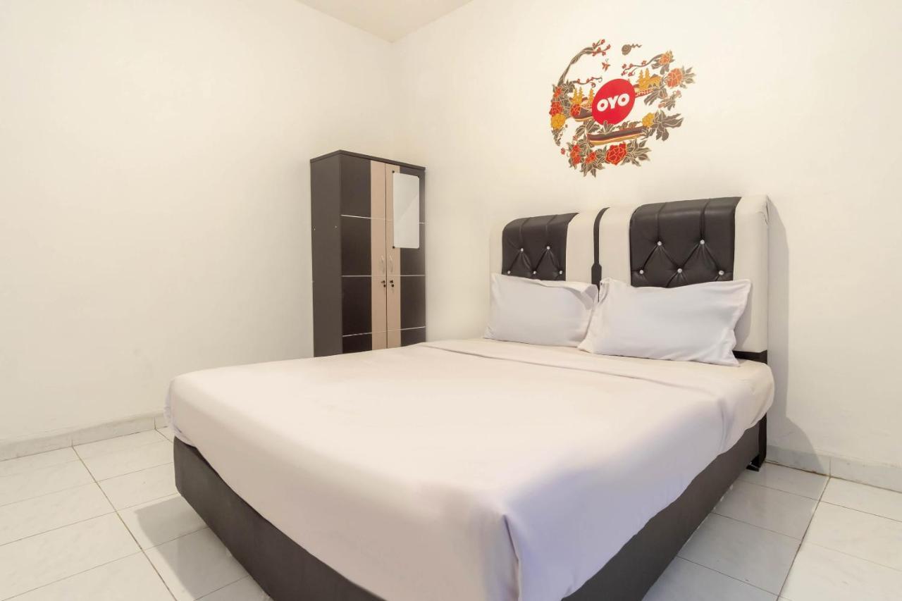 מלון מדאן Oyo Living 2843 Raz House Syariah מראה חיצוני תמונה