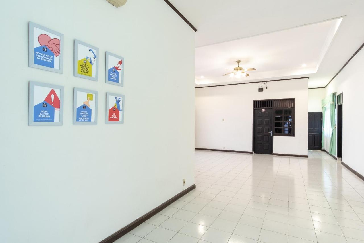 מלון מדאן Oyo Living 2843 Raz House Syariah מראה חיצוני תמונה