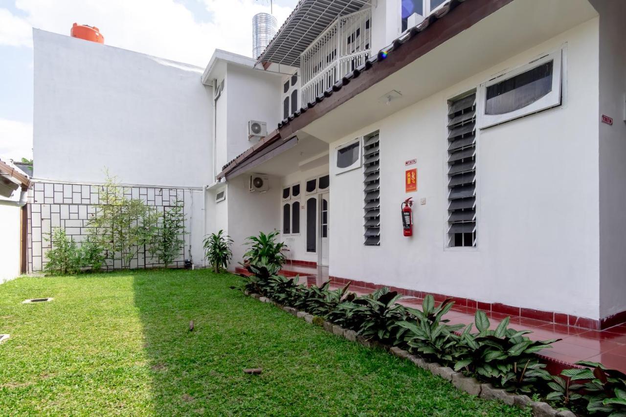 מלון מדאן Oyo Living 2843 Raz House Syariah מראה חיצוני תמונה