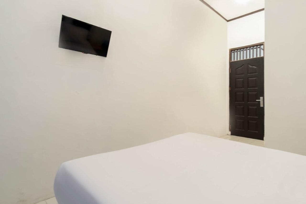מלון מדאן Oyo Living 2843 Raz House Syariah מראה חיצוני תמונה