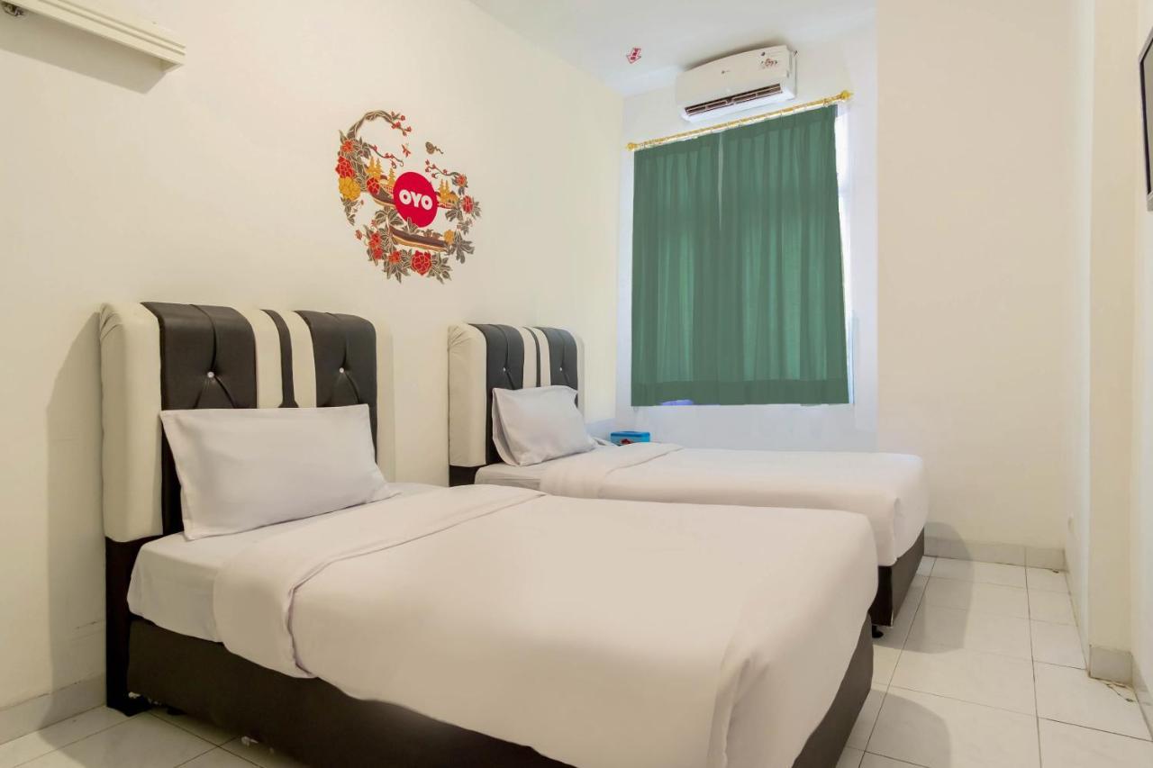 מלון מדאן Oyo Living 2843 Raz House Syariah מראה חיצוני תמונה
