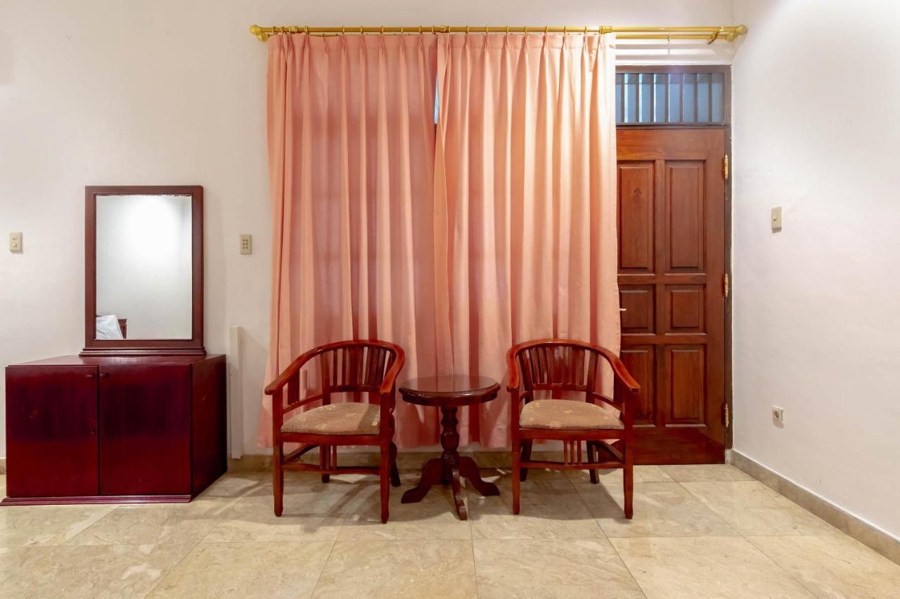 מלון מדאן Oyo Living 2843 Raz House Syariah מראה חיצוני תמונה