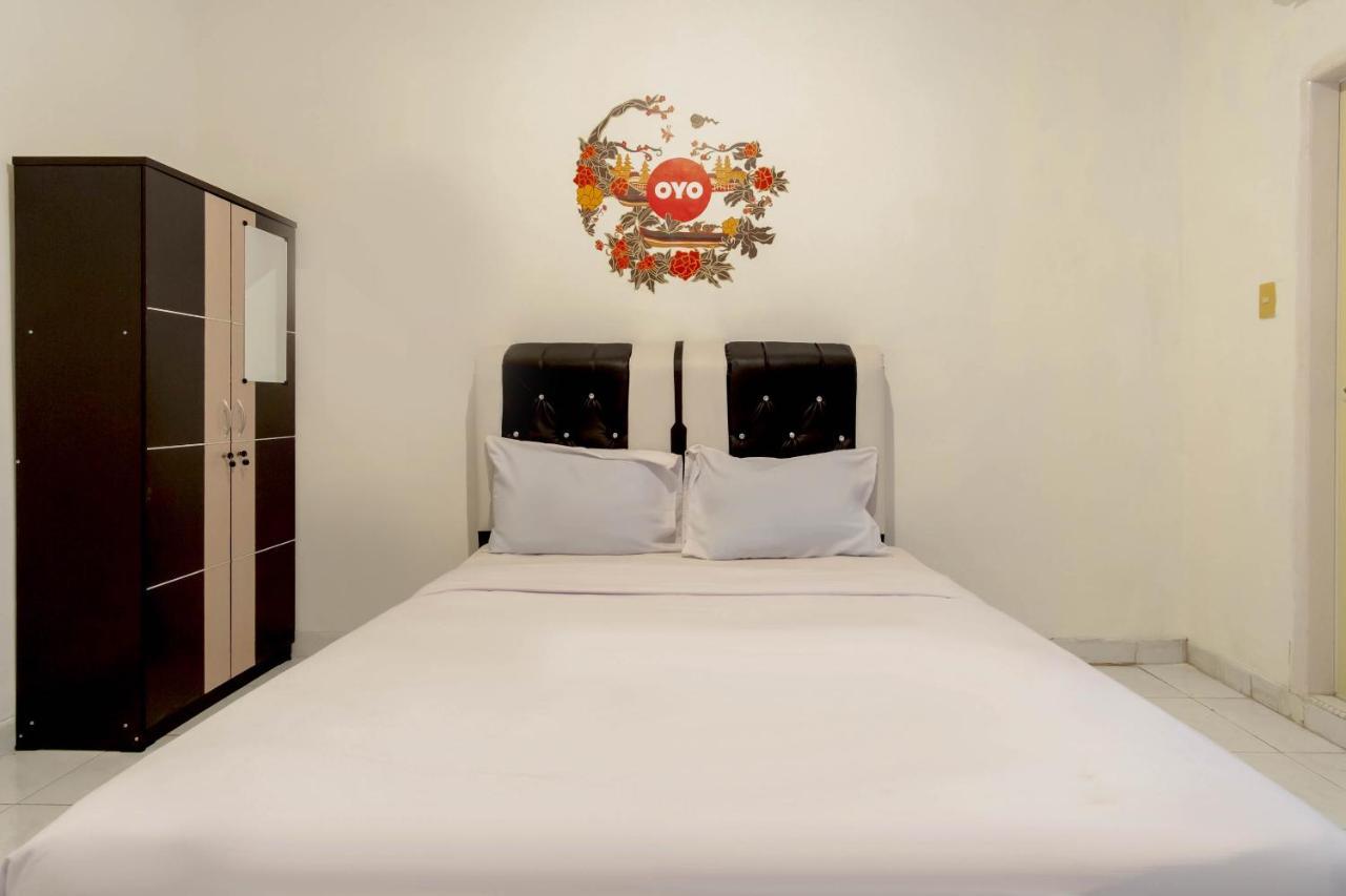 מלון מדאן Oyo Living 2843 Raz House Syariah מראה חיצוני תמונה