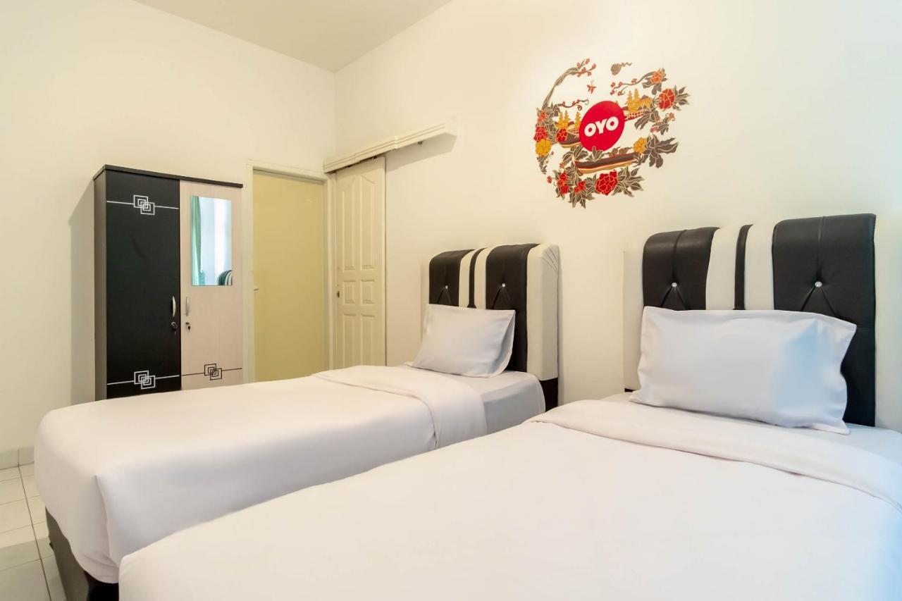 מלון מדאן Oyo Living 2843 Raz House Syariah מראה חיצוני תמונה