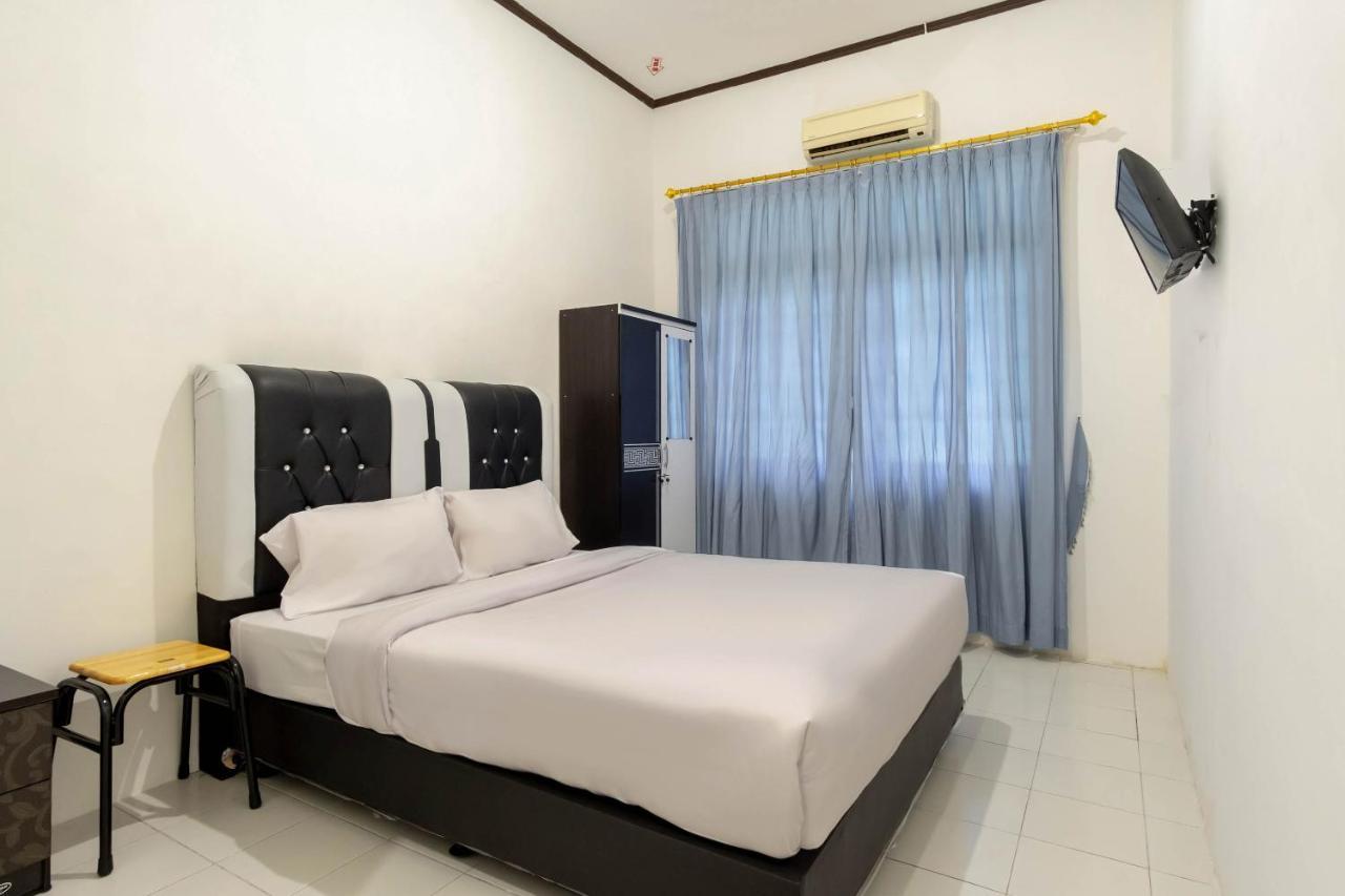 מלון מדאן Oyo Living 2843 Raz House Syariah מראה חיצוני תמונה
