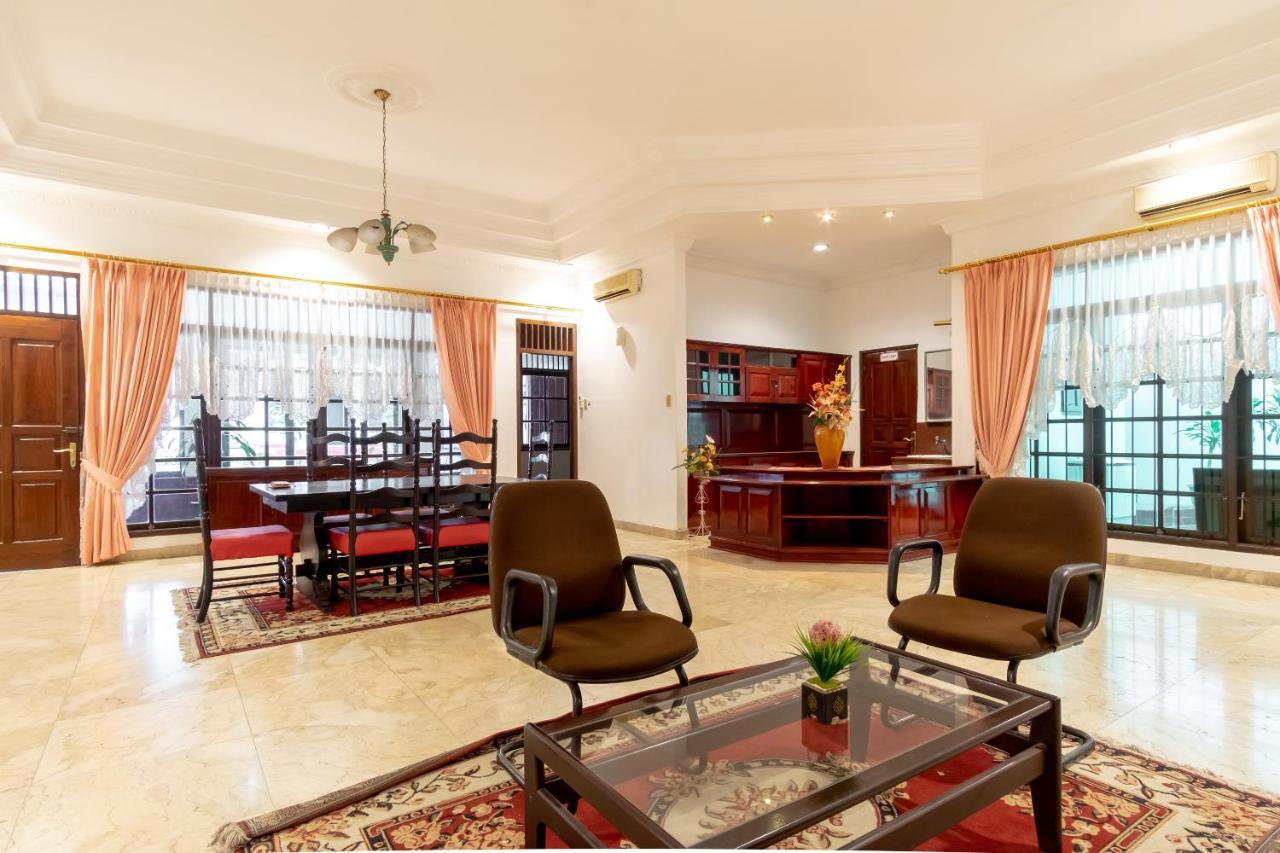 מלון מדאן Oyo Living 2843 Raz House Syariah מראה חיצוני תמונה